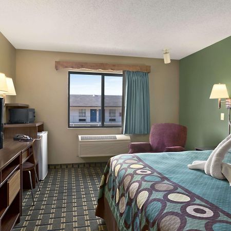 Super 8 By Wyndham Russellville Exterior photo