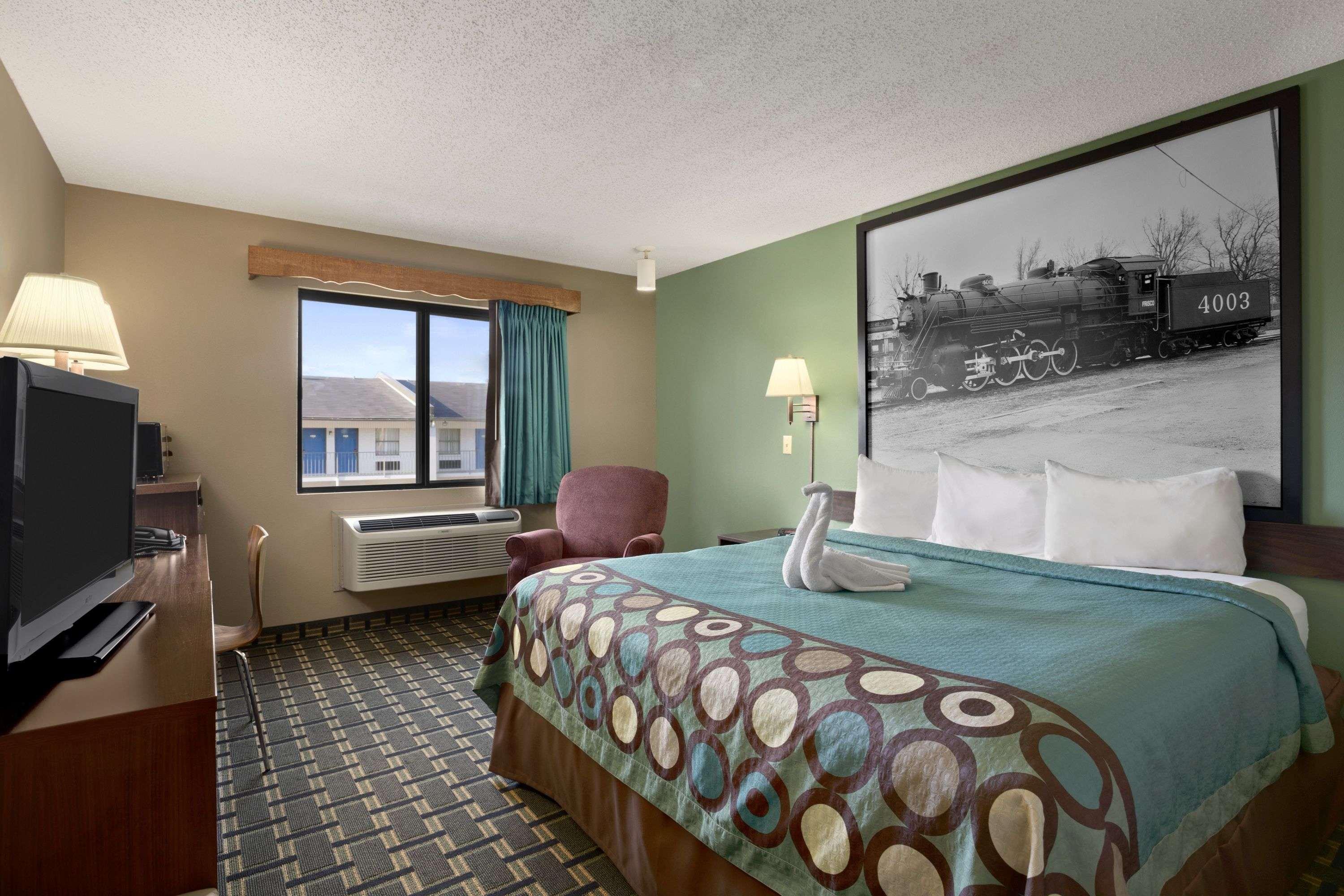 Super 8 By Wyndham Russellville Exterior photo